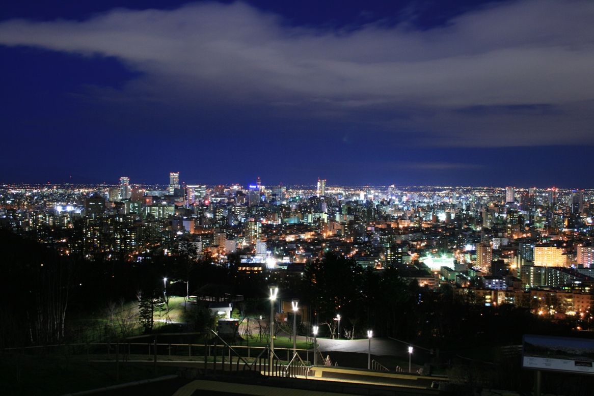 札幌市内に広がる立体的な夜景を一望できる夜景スポット 旭山記念公園 北海道 札幌市